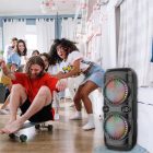 Hordozható Bluetooth hangszóró – 8 colos dupla hangszóró, karaoke mikrofon, erős hangzás, LED fények, hosszú üzemidő